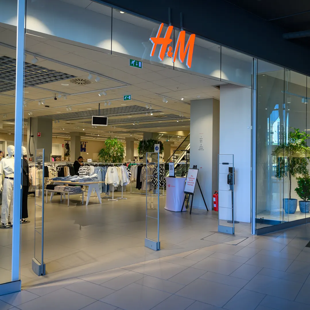 Shop kvalitets- og prisvenligt modetøj hos H&M i City2. 