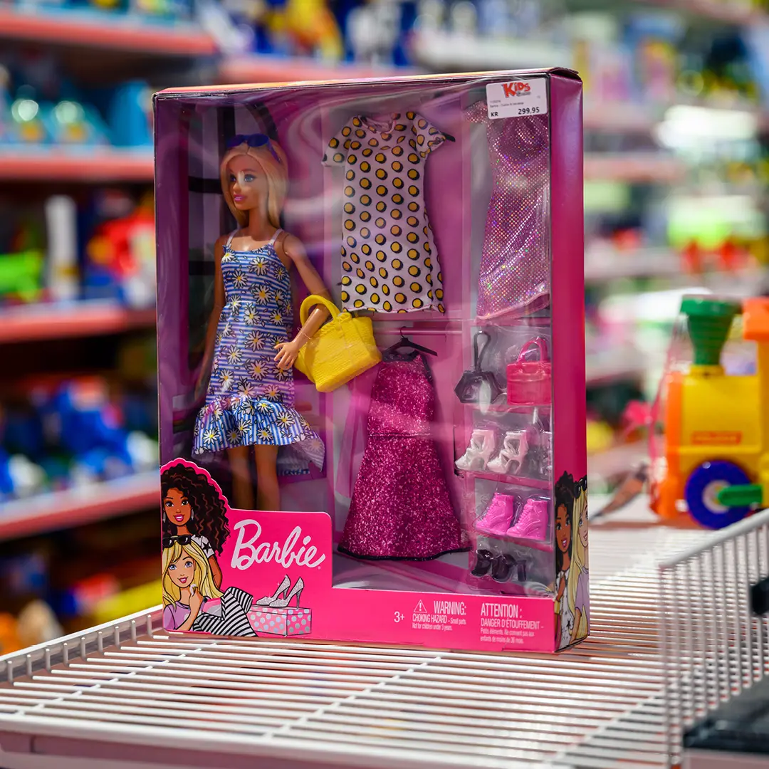 Shop alt i Barbie og barbietilbehør hos Kids Coolshop i City2. Find alt fra Barbiedukker til barbietøj, biler til Barbie og meget andet. 